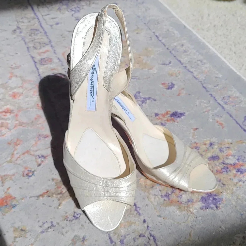 NWOT Brian Atwood Pearl Gold Sandals size 40